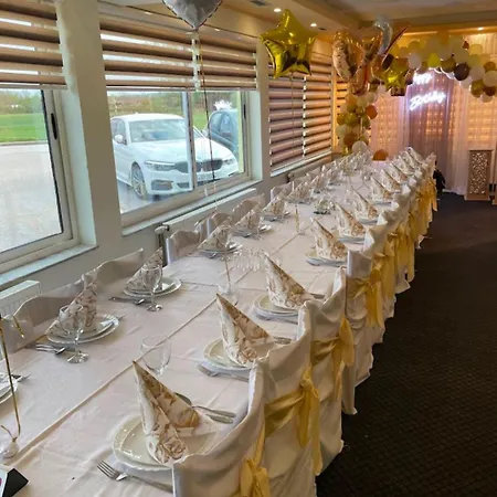 I Restoran Ana ゲストハウス 3*