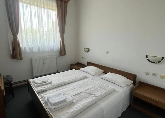 Gæstehus I Restoran Ana 3*