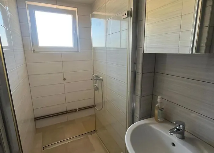 I Restoran Ana Gæstehus 3*